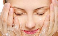 Manfaat mencuci muka dengan air garam